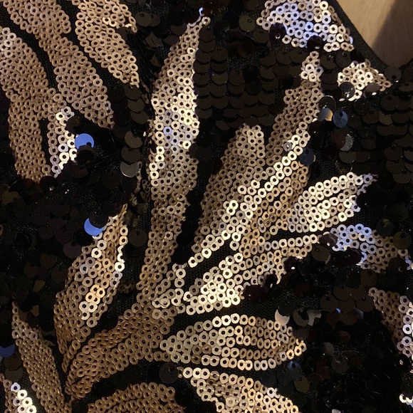 PROM beauty! Floor length formal Lulus gown with sequined top - Picture 5 of 5